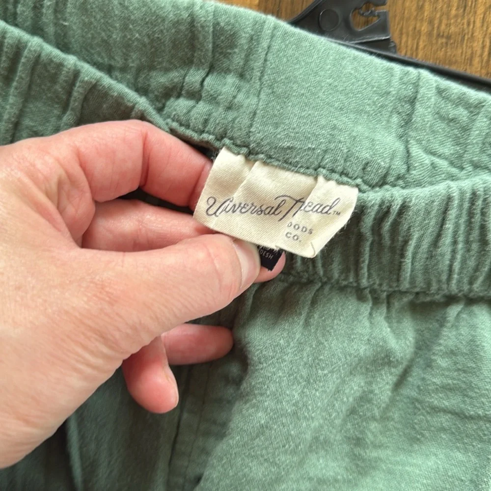 Universal Thread Sage Green cotton textured Shorts medium - Picture 2 of 6